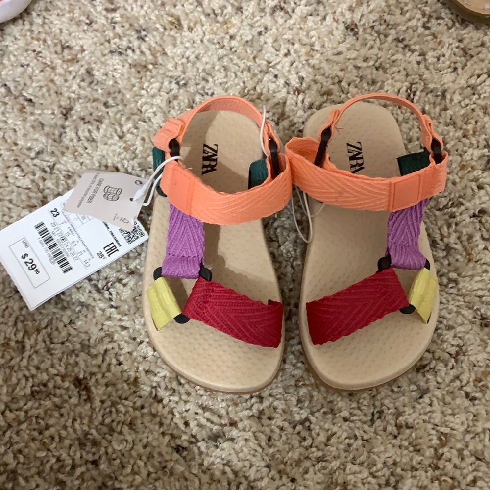 Brand new with tags kids sandals! Super cute and easy to pair with clothes